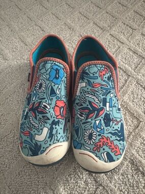 PLAE Kids Slip-On Sneakers in Teal, Coral and Navy Floral Print